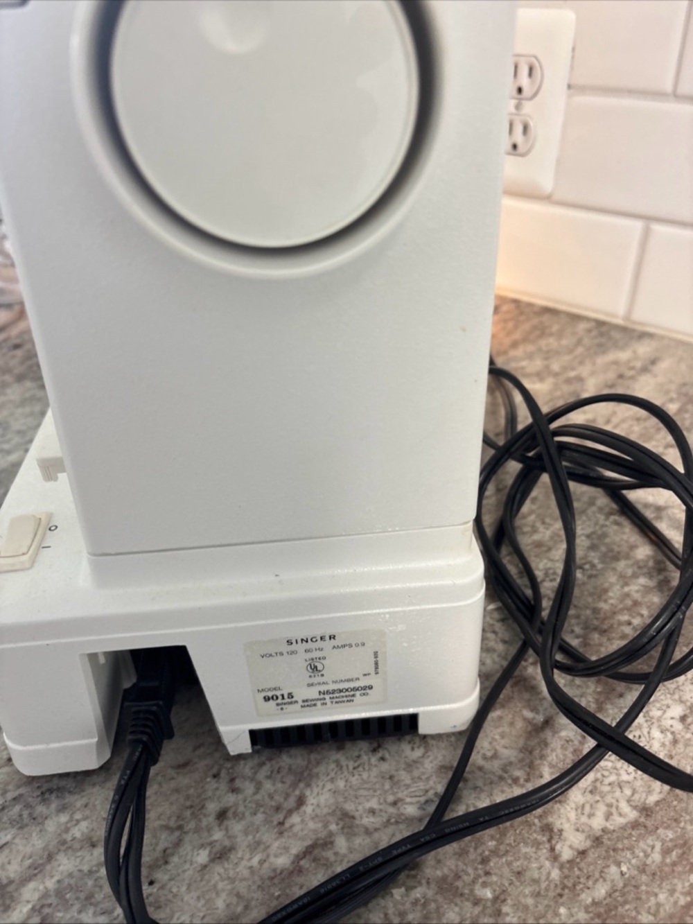 Singer White Multi-Stitch Sewing Machine - Compact Home Use - Picture 12 of 13